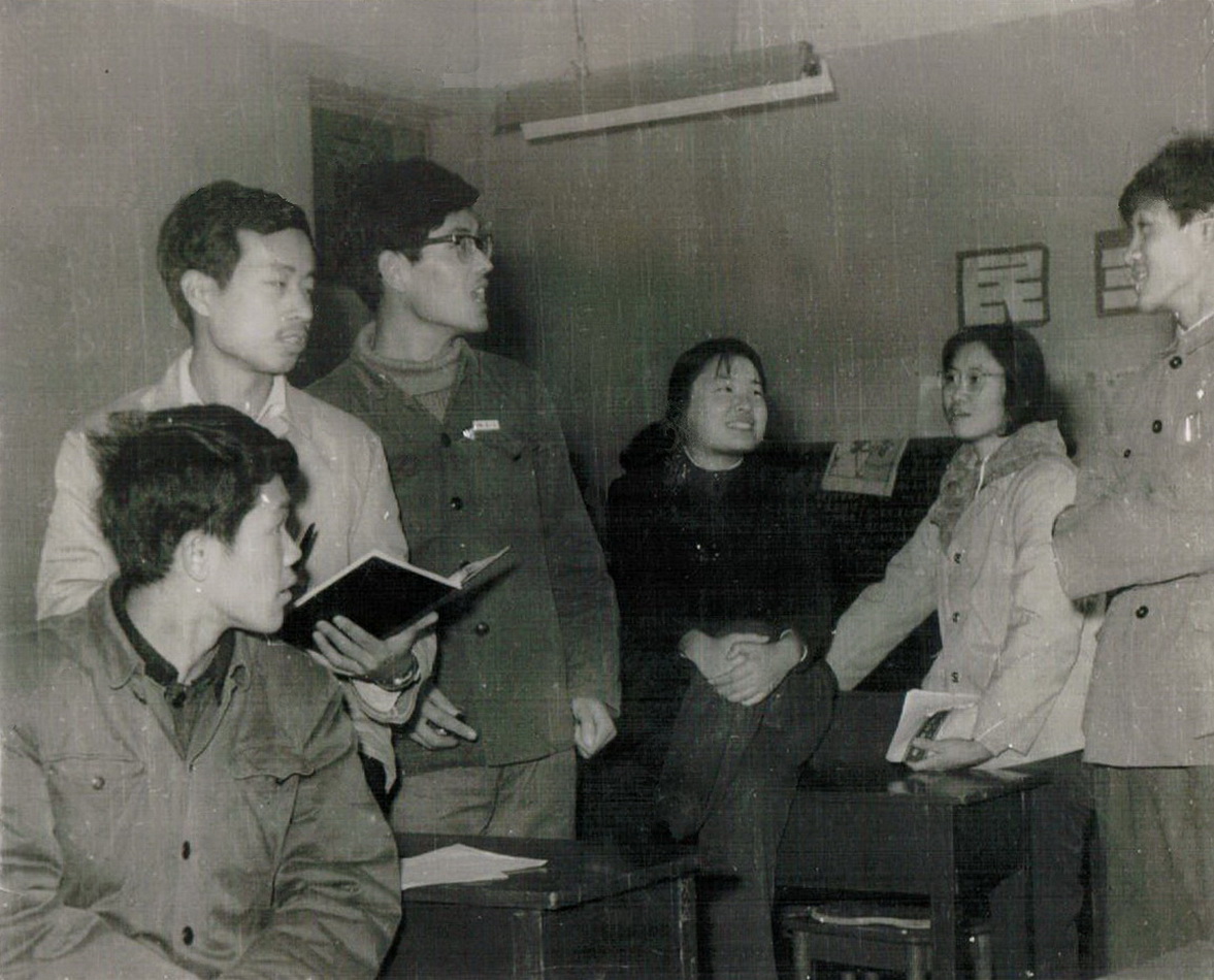 78新闻之2：部分同学课后学习讨论